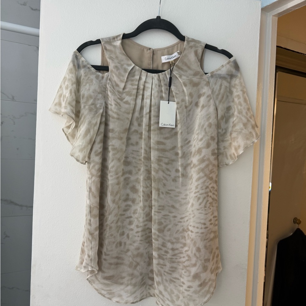 Calvin Klein Women's Cream Cold Shoulder Top